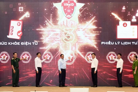 [Ảnh] Thủ tướng Phạm Minh Chính dự Hội nghị triển khai Sổ sức khỏe điện tử và cấp Phiếu lý lịch tư pháp qua VNeID