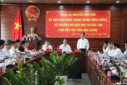 Quang cảnh buổi làm việc.