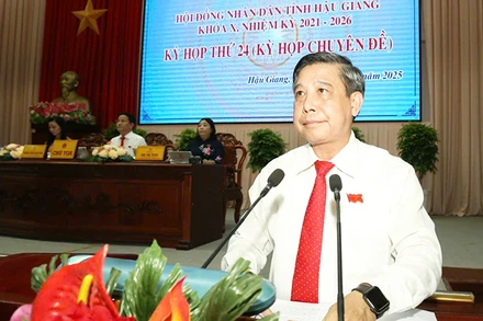 Bí thư Tỉnh ủy, Chủ tịch Hội đồng nhân dân tỉnh Hậu Giang Đồng văn Thanh phát biểu bế mạc kỳ họp.