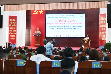 Quang cảnh lễ phát động.