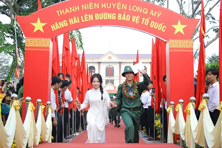 Tiễn tân binh lên đường nhập ngũ.