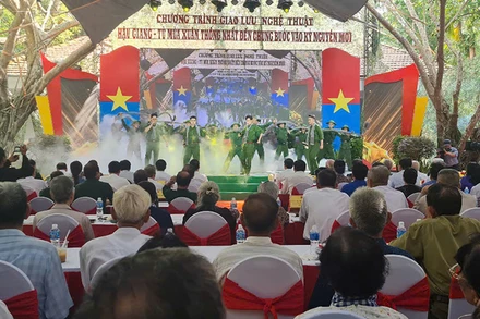 Một tiết mục văn nghệ trong Chương trình giao lưu nghệ thuật.