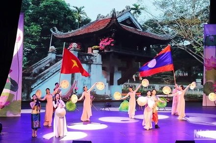 Một trong những tiết mục nghệ thuật mở màn sự kiện. (Ảnh: Trịnh Dũng)