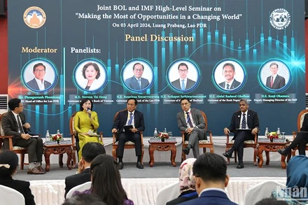 Các diễn giả chính tại Hội thảo. Ảnh: Trịnh Dũng