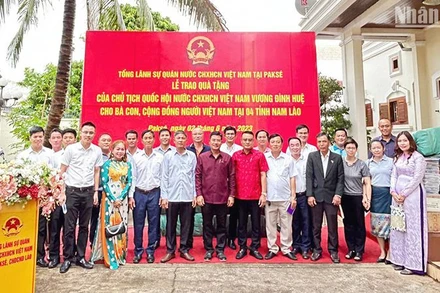 Các đại biểu tại buổi lễ. (Ảnh: TRỊNH DŨNG)