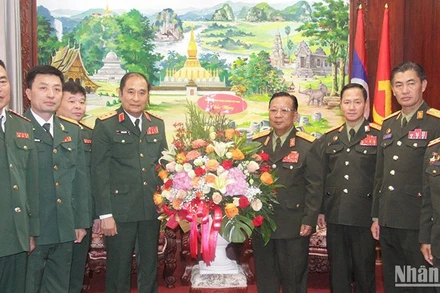 Đoàn công tác của Bộ Quốc phòng Việt Nam chúc mừng 75 năm Ngày thành lập Quân đội nhân dân Lào. (Ảnh: Hải Tiến)