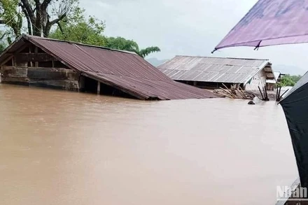 Mưa lớn kéo dài gây lũ lụt và sạt lở đất tại tỉnh Khammouane, Trung Lào vào tháng 8/2023. (Ảnh: Hải Tiến)