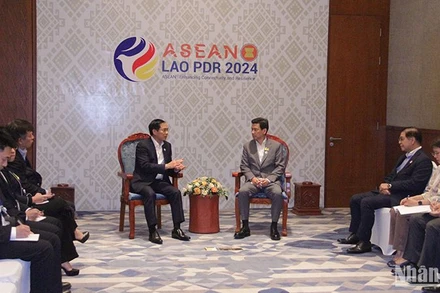 Bộ trưởng Ngoại giao Bùi Thanh Sơn gặp Phó Thủ tướng, Bộ trưởng Ngoại giao Thái Lan. (Ảnh: Hải Tiến)