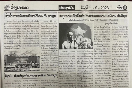 Báo Pasaxon số ra ngày 1/9 đăng bài mừng kỷ niệm 78 năm Quốc khánh Việt Nam. (Ảnh: Hải Tiến)