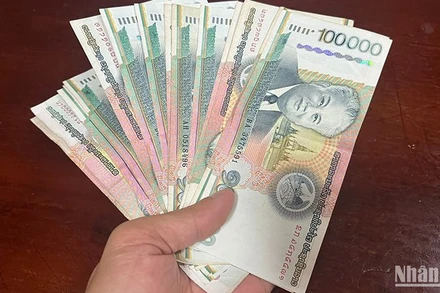 Lào yêu cầu dịch vụ trong ngành du lịch đều phải niêm yết giá, phí bằng tiền kíp Lào. (Ảnh: Trịnh Dũng)