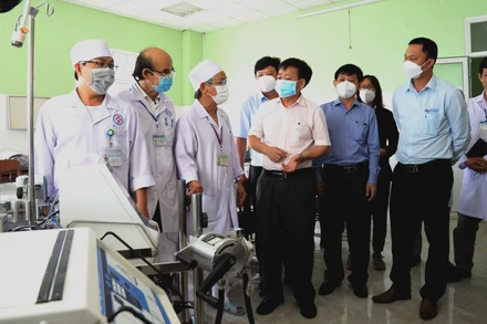 Việc tặng máy ECMO tim phổi nhân tạo giúp Bệnh viện đa khoa tỉnh Quảng Ngãi nâng cao năng lực cấp cứu, điều trị.