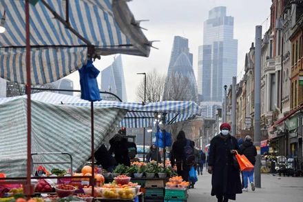 Vay ròng chi tiêu công tại Anh trong tháng 9 ở mức 20 tỷ bảng (22 tỷ USD). (Ảnh: Reuters)