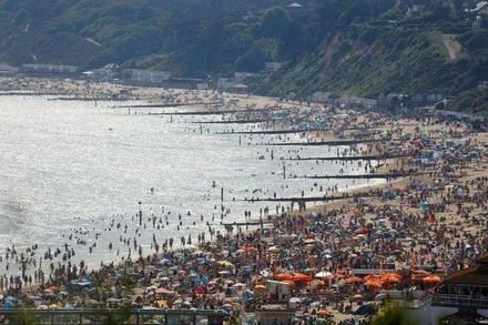 Bãi biển Bournemouth tại Anh, ngày 17/6. (Ảnh: Reuters)