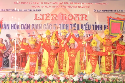 Tiết mục trình diễn nghệ thuật dân gian tại liên hoan.