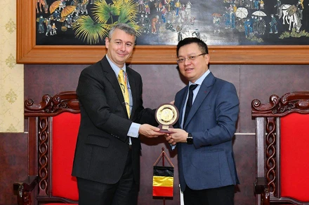 Đẩy mạnh hợp tác giữa Báo Nhân Dân và cơ quan báo chí của Bỉ