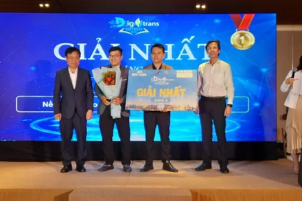 Trao giải Nhất bảng A dành cho sinh viên và các dự án start-up công nghệ.
