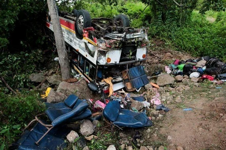 Hiện trường vụ tai nạn. (Ảnh: Reuters)