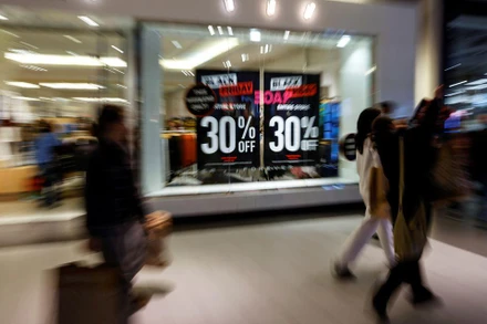 Black Friday là ngày hội giảm giá lớn nhất trong năm tại Mỹ. (Ảnh: Reuters)