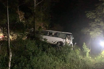 Hiện trường vụ lật xe.