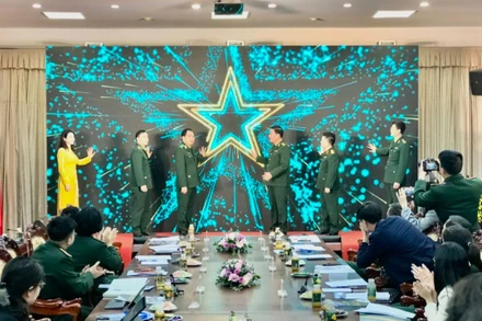 Lãnh đạo Bộ Quốc phòng và Bộ Tư lệnh Bộ đội biên phòng nhấn nút ra mắt trang website và app tuyên truyền Luật Biên phòng Việt Nam.