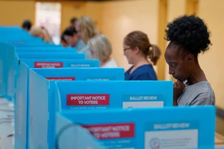 Cử tri bỏ phiếu tại Calhoun, bang Georgia, ngày 8/11/2022. (Ảnh: Reuters)