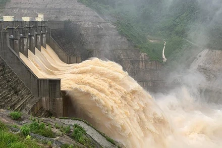 Thủy điện Sông Bung 4 tiếp tục vận hành điều tiết nước về hạ du.