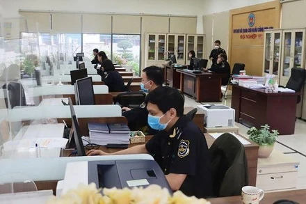 Ngành hải quan thu ngân sách hơn 294 nghìn tỷ đồng