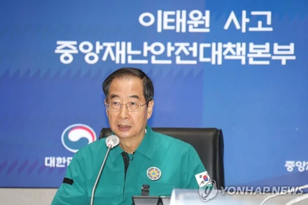 Thủ tướng Han Duck-soo chủ trì cuộc họp tại trụ sở Chính phủ Hàn Quốc, ngày 2/11. (Ảnh: Yonhap)