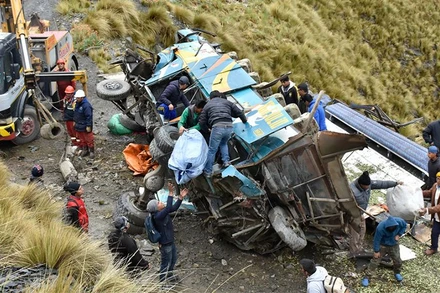 Bolivia: Xe buýt lao xuống vực khiến 31 người thiệt mạng