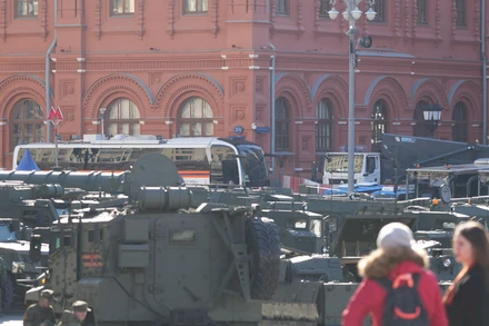 Các hệ thống vũ khí, khí tài quân sự tập kết tại Quảng trường Manezh. 