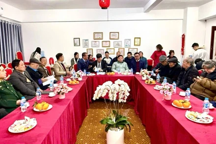 Toàn cảnh buổi gặp mặt các thành viên trong Hội đồng biên soạn các dự án xuất bản sách.