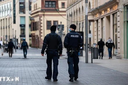 Cảnh sát Đức tuần tra. (Ảnh: AFP/TTXVN)
