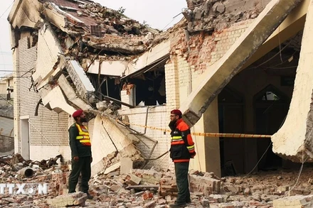 Ngôi nhà tại Muridke, Pakistan bị phá hủy sau khi trúng tên lửa của Ấn Độ. (Ảnh: THX/TTXVN)