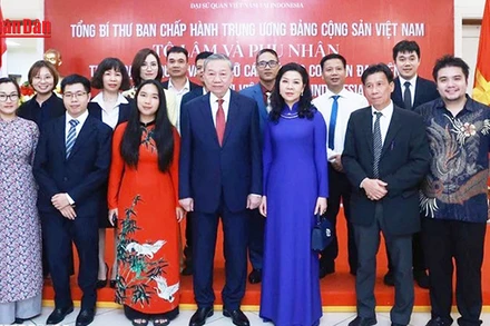 [Video] Tổng Bí thư Tô Lâm thăm Đại sứ quán, gặp gỡ cán bộ các cơ quan đại diện và cộng đồng người Việt Nam tại Indonesia