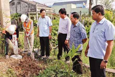 Lãnh đạo tỉnh Sóc Trăng kiểm tra tiến độ giải phóng mặt bằng dự án đường cao tốc Châu Đốc-Cần Thơ-Sóc Trăng.