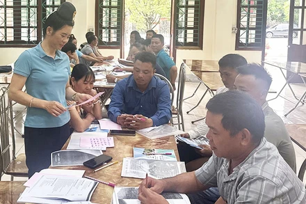 Các chủ rừng tại huyện Điện Biên trao đổi kinh nghiệm quản lý, sử dụng tiền dịch vụ môi trường rừng.