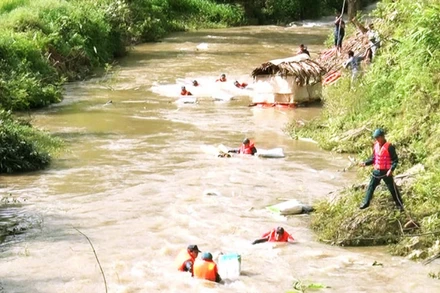 Huyện Vân Hồ, tỉnh Sơn La diễn tập phương án di dân khỏi vùng thiên tai trong tình huống cấp bách.