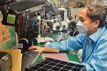 Hoạt động sản xuất của Công ty TNHH Datalogic Việt Nam, Khu công nghệ cao Thành phố Hồ Chí Minh. 