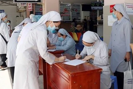 Nữ tu Công giáo hỗ trợ phòng chống dịch Covid-19 tại một bệnh viện ở Quận 11, Thành phố Hồ Chí Minh năm 2021. (Ảnh: Văn phòng Hội đồng Giám mục Việt Nam)