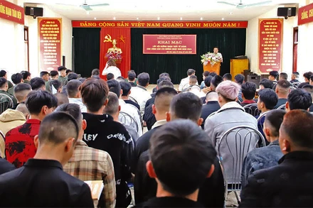 Khai mạc lớp bồi dưỡng nhận thức về Đảng cho công dân lên đường nhập ngũ. (Ảnh: LIÊN TIẾN)
