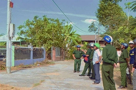 Tại các điểm giao cắt, ngã ba, ngã tư trên địa bàn phường Hòa Bình, thị xã Ayun Pa đều được lắp đặt hệ thống chiếu sáng.