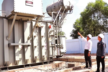 Vướng mặt bằng các móng trụ khiến Trạm biến áp 110 kV Giang Điền hoàn thành nhiều năm qua nhưng chưa thể đấu nối điện.