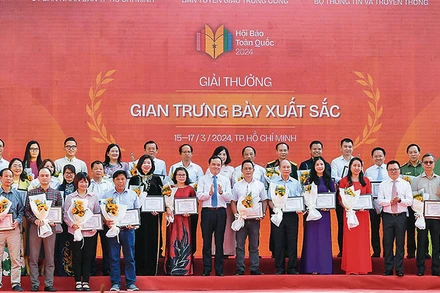 Lễ trao giải Gian trưng bày xuất sắc tại Hội Báo toàn quốc 2024. (Ảnh: THÀNH ĐẠT)