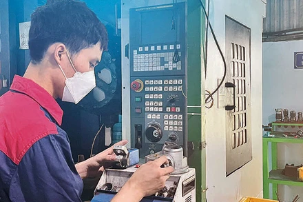 Hoạt động sản xuất tại Công ty cổ phần Thương mại và Phát triển Công nghệ PMA (huyện Hoài Đức, Hà Nội).