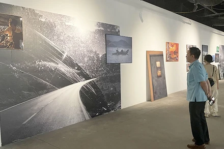 Triển lãm nhiếp ảnh tại Trung tâm Nghệ thuật đương đại Vincom (VCCA).