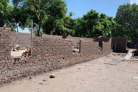 Xây dựng công trình trái phép trên hệ thống kênh trục Bắc Hưng Hải. (Ảnh: LƯƠNG VĂN CHÍNH)