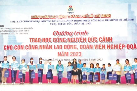 Liên đoàn Lao động Thành phố Hồ Chí Minh tổ chức trao học bổng Nguyễn Đức Cảnh cấp thành phố năm 2023.