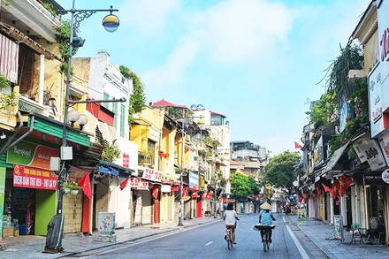 Phố cổ Hà Nội trong sáng sớm ngày Quốc khánh 2/9. (Ảnh: GIANG TRỊNH)