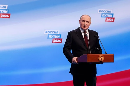 Tổng thống Nga V.Putin phát biểu tại trụ sở chiến dịch tranh cử.
