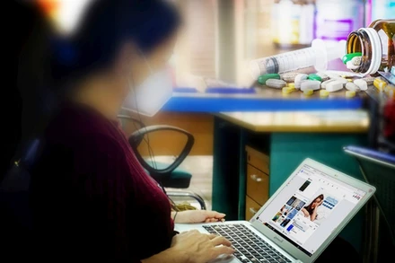 Mua bán trái phép các loại thuốc mê, thuốc ngủ trên mạng là hành vi vi phạm pháp luật. (Ảnh: HUY HOÀNG)